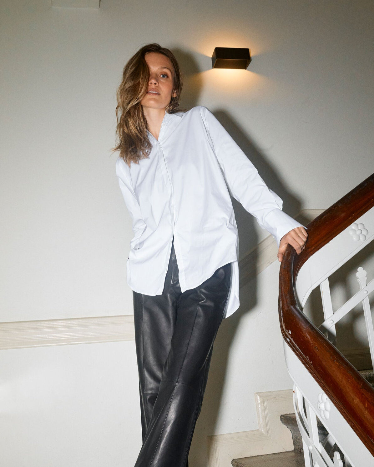 Modelshot / White / Detail